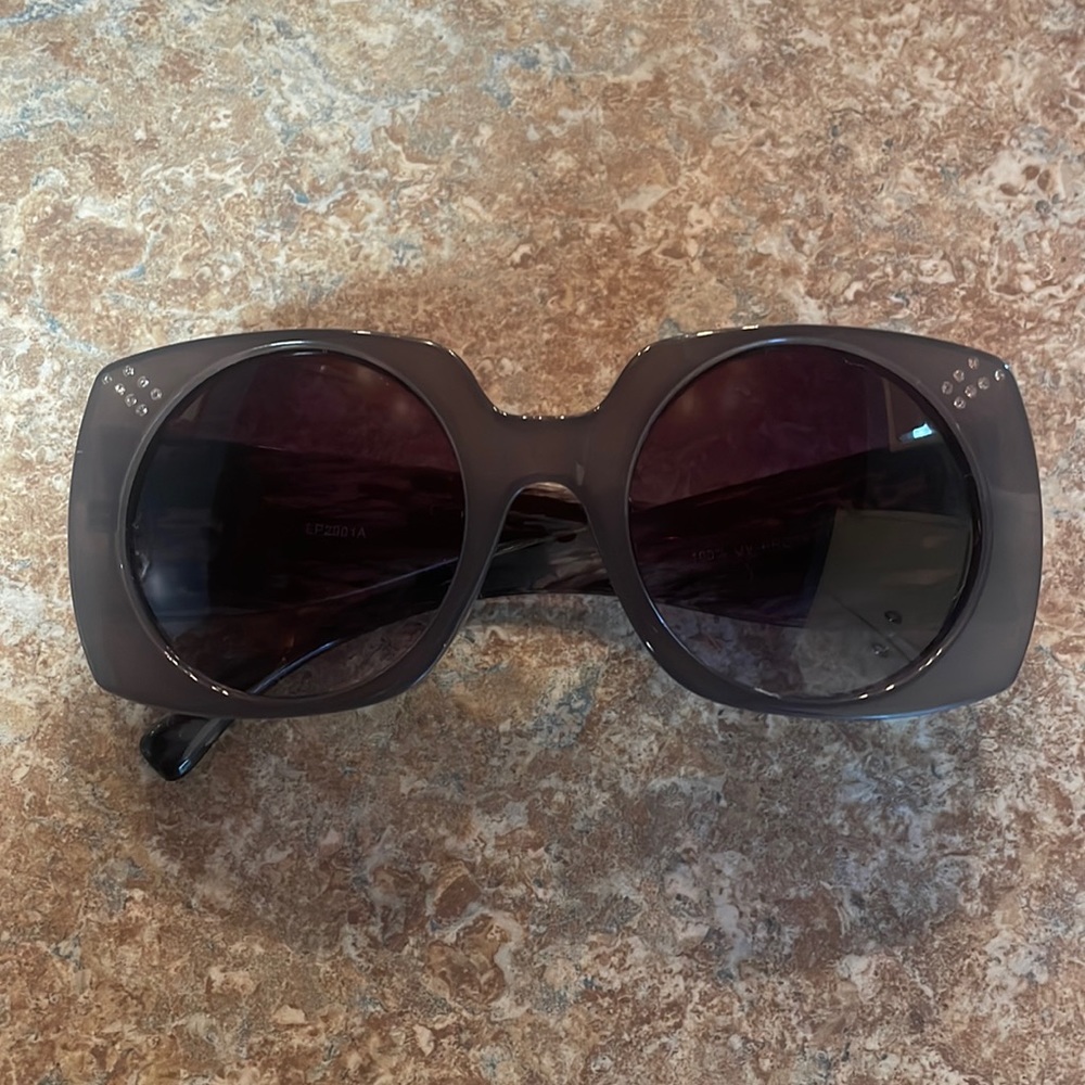 Retro-inspired bling sunnies!